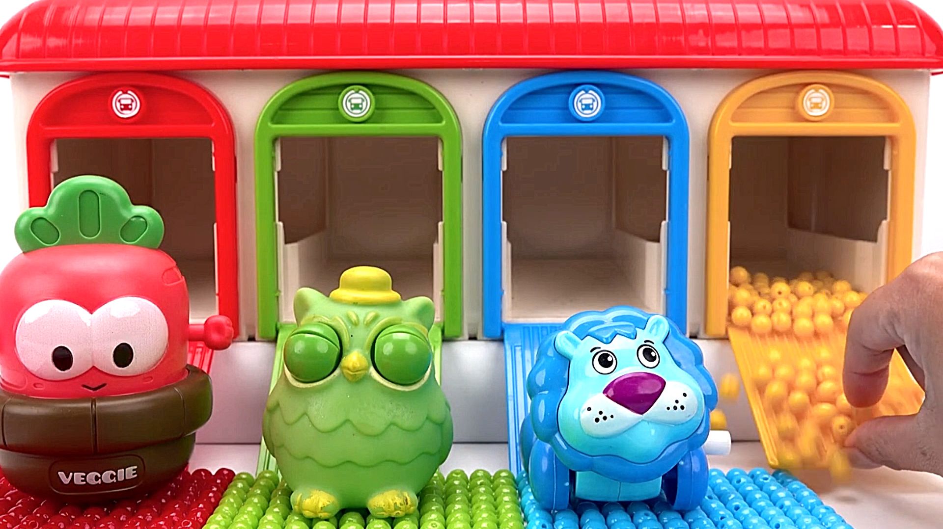 Мультики для детей. Первые игрушки для малышей. Разноцветный гараж. Звуки АСМР. Игрушки.