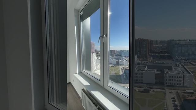 В продаже видовая однокомнатная квартира 43 кв. м в пешей доступности от метро — 3 окна и 2 санузла