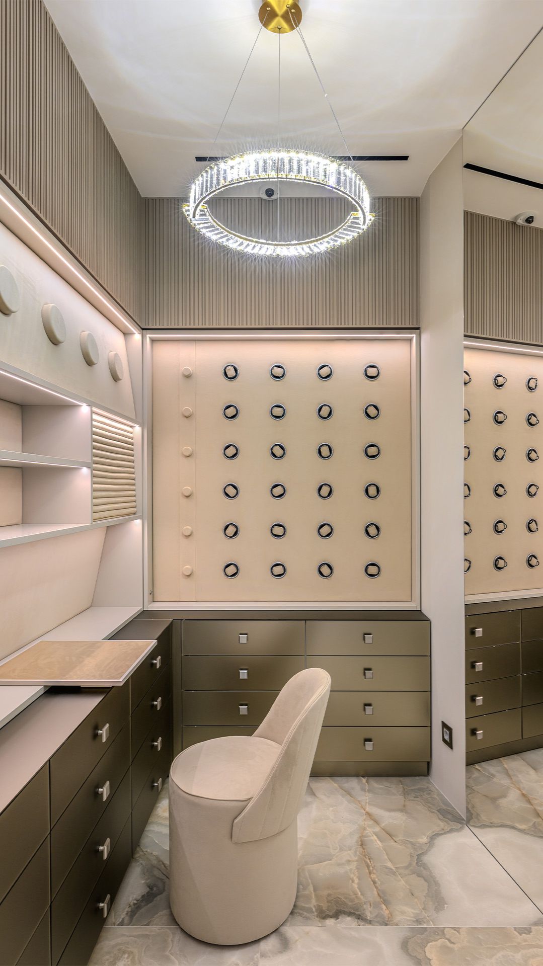 Что-что? Ювелирная комната в частном доме?!