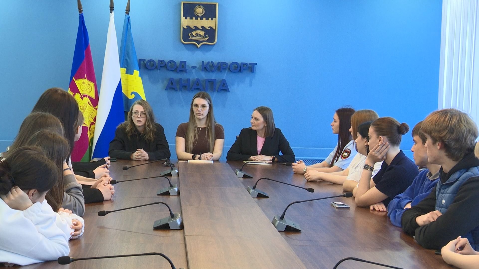 В администрации города-курорта прошла экскурсия для анапских студентов