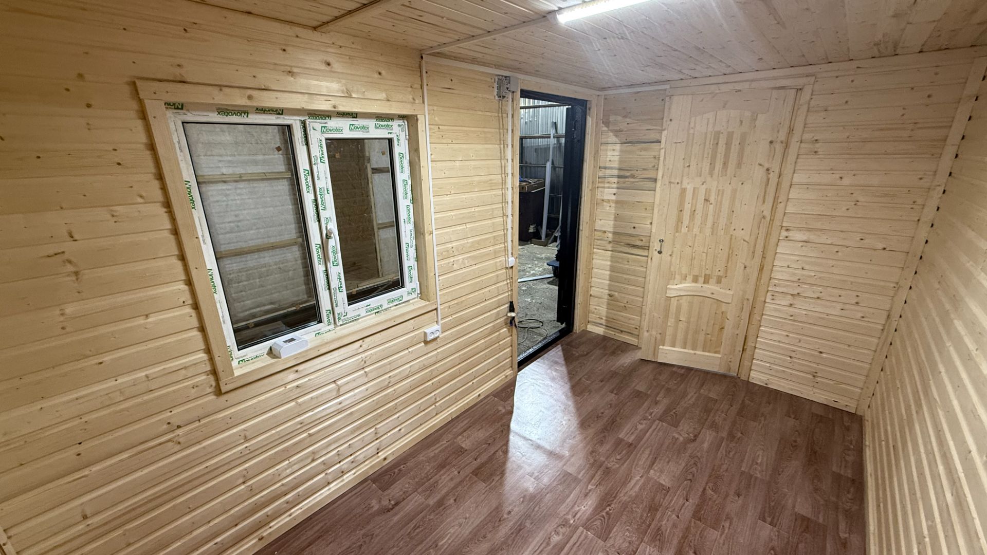 Бытовка с санузлом размер 6х2.4  на стройплощадку или дачу