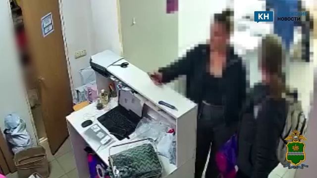 Две калужанки подменили золото на бижутерию в пункте выдачи