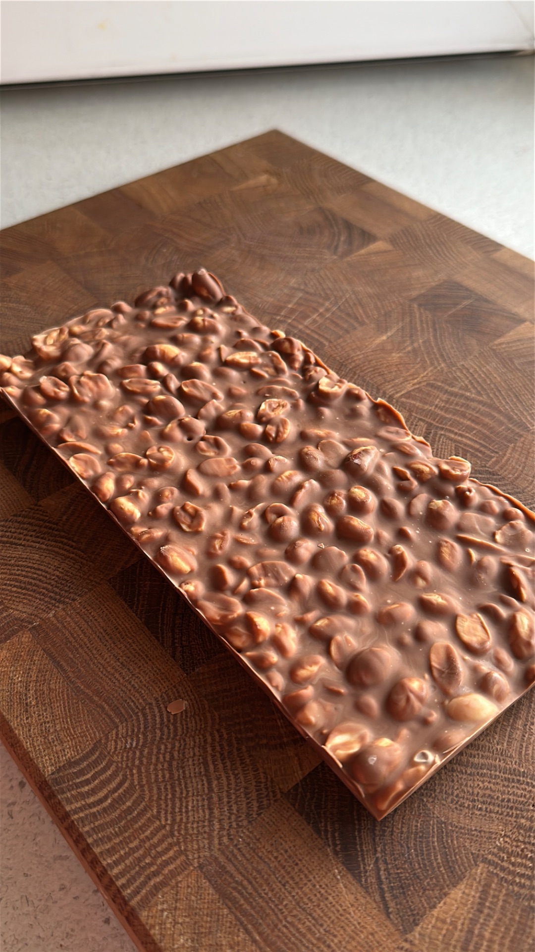 Шоколад с реальным орехом