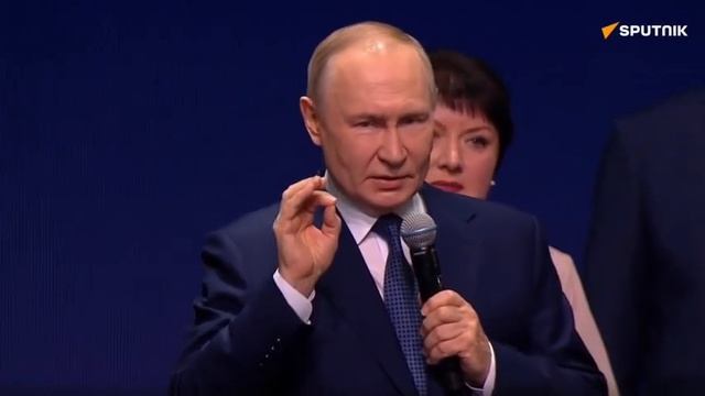 Наш народ помогает фронту, так же как в ВОВ, а немцы так не делали, их солдаты мерзли под Москвой