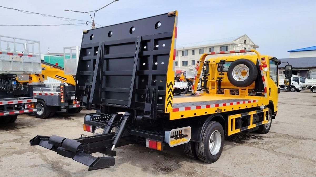 эвакуатор Isuzu ELF