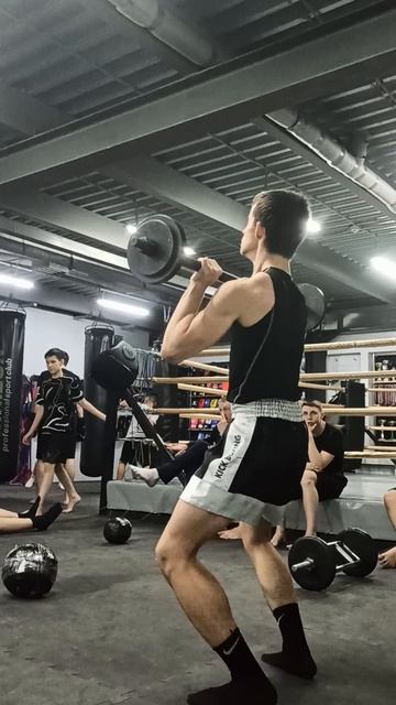 бросок штанги на взрывную силу, пятничная круговая тренировка 
архив из 6.09.24 , кикбоксинг