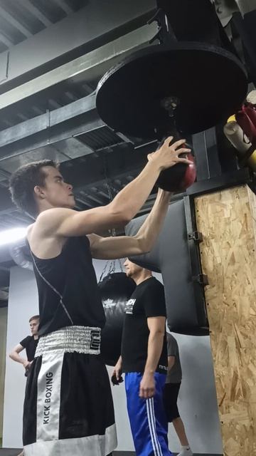 Работа на пневмогруше будучи новичком , архив из 6.09.24 кикбоксинг Рысь116