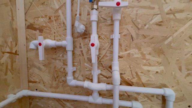 Водопровод и электрика в небольшом каркасном доме.