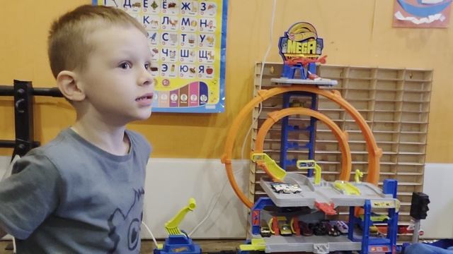 ИВАН ДМИТРИЕВИЧ ИГРАЕТ