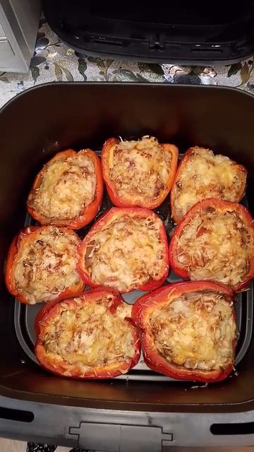 У нас сегодня на ужин фаршированные перцы в аэрогриле