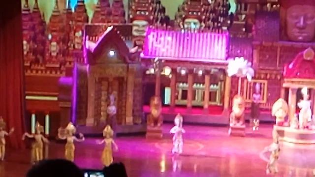 2caefac8-eedf-42d7-9ffb-33373ca7fee9-1_all_818.mp4шоу трансвеститов тай