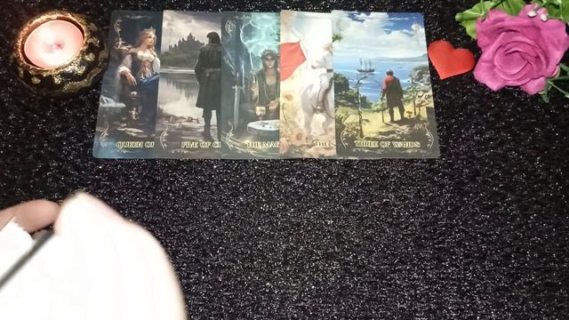 Какой сюрприз готовит мне Вселенная? Таро Заметки Судьбы гадание на картах онлайн