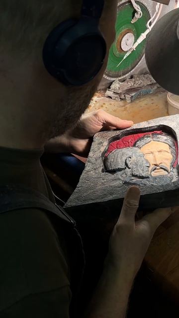 Камнерез за работой. Александр Веселовский режет новую работу 