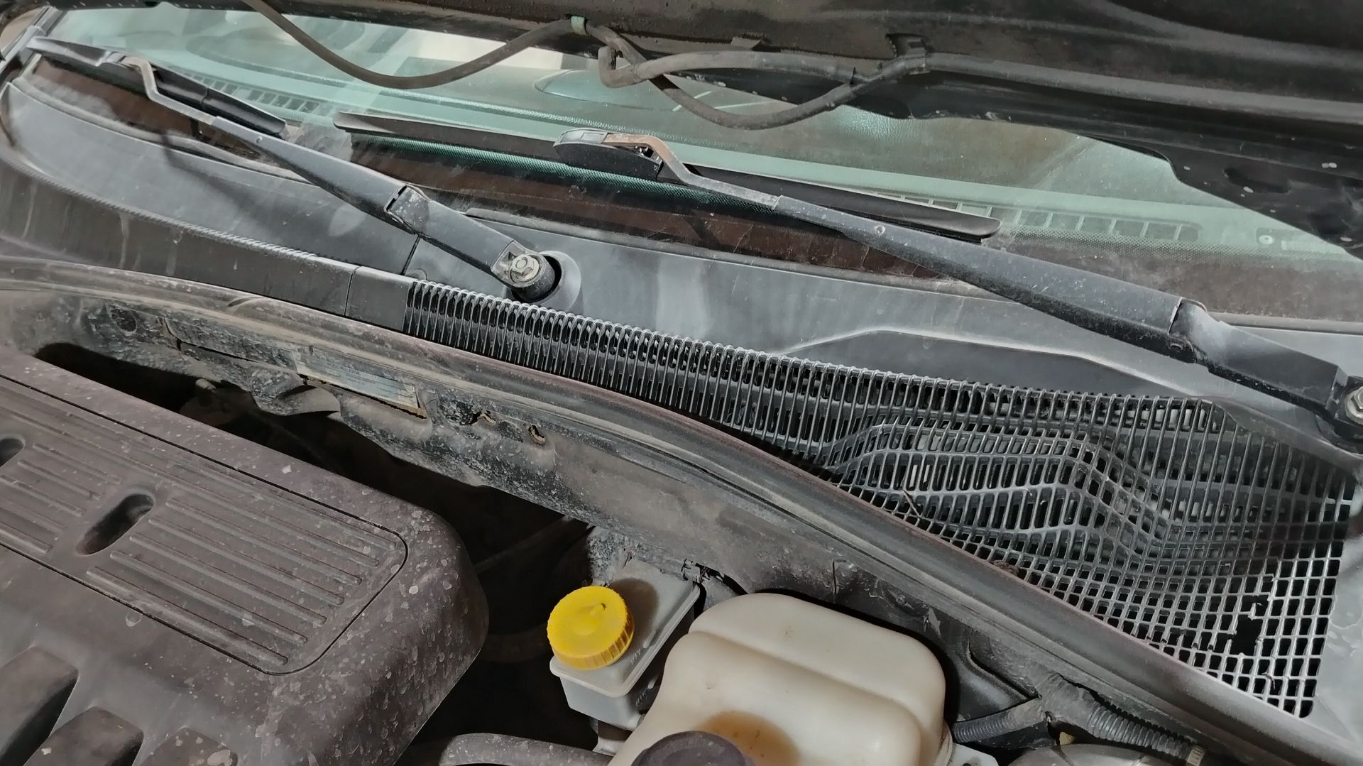 Как снять Жабо лабового стекла Шивроле Лачети