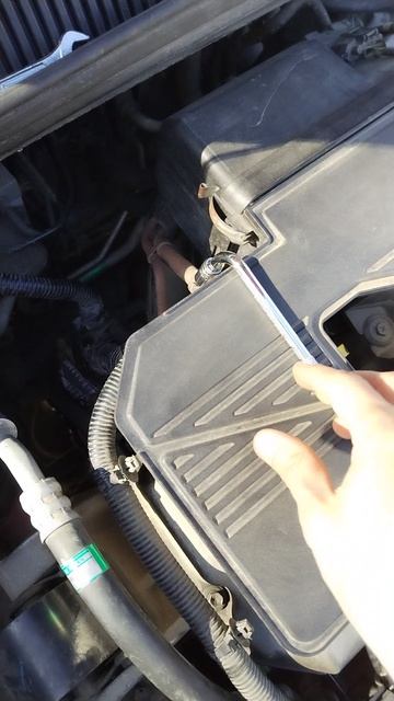 Как открутить шкиф помпы на Suzuki SX4