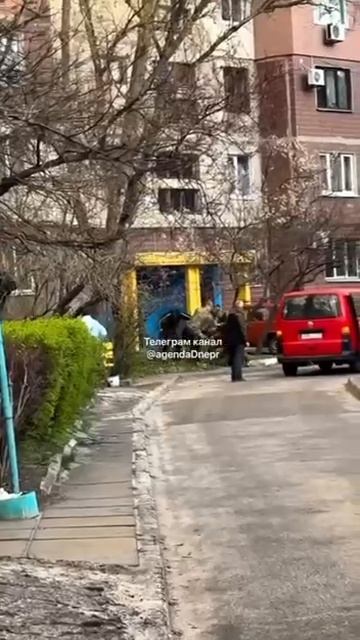 Днепропетровск. Похищение крепостного. Как обычно толпой избили и затащили в бус.