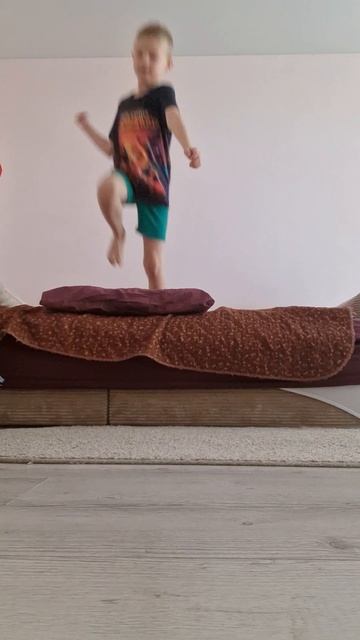 Перепрыгиваю подушки часть 1