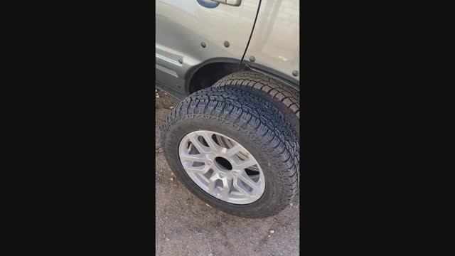 Просто. Колеса такие же купил