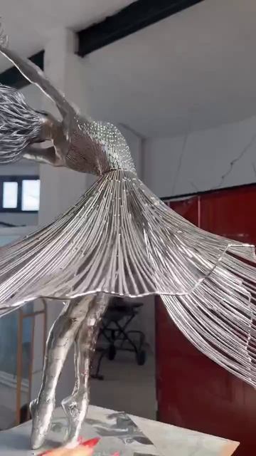 Балерина из металла