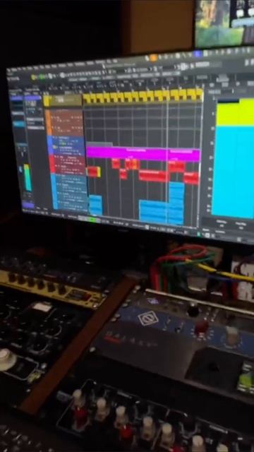 Творческий процесс: Константин Макеев - «Хочется лета» ☀️ песня уже в сети по ссылке 👇
#константинма