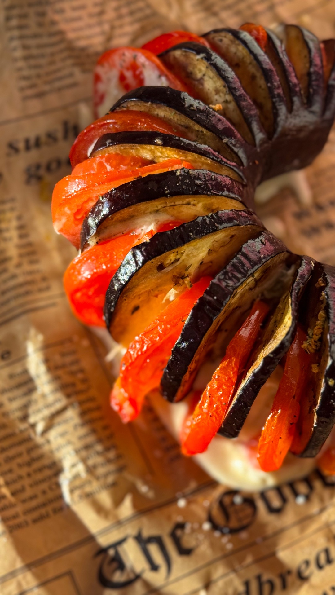 Баклажан с помидором и моцареллой  🍆