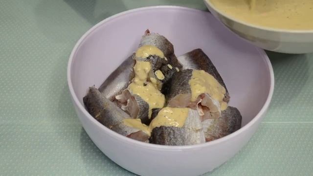 Готовлю рыбу на овощной подушке в духовке. Очень вкусно.