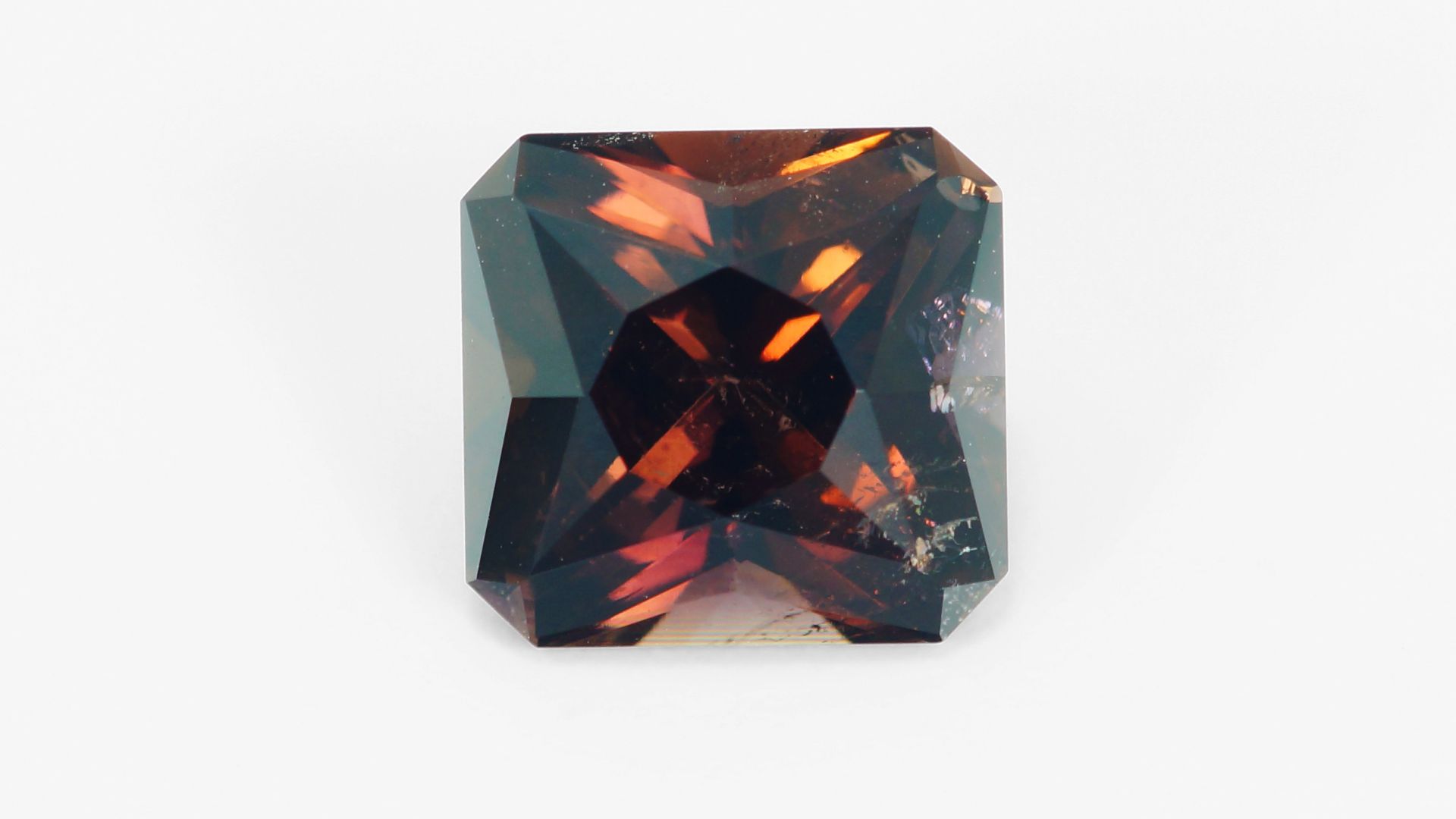 Аксинит 2,50 карат