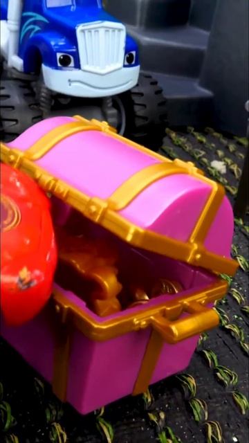 Маквин и Вспыш нашли сундук  что внутри? #машинки #игрушки #длядетей