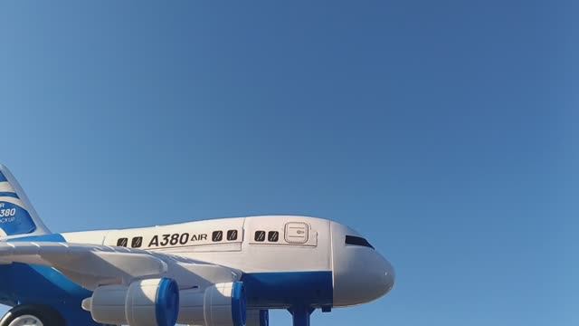 САМОЛЕТ. МАШИНКИ. ГОНКИ. МУЛЬТФИЛЬМ ДЛЯ ДЕТЕЙ.