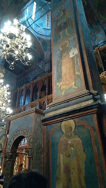 Тропарь Пасхи на 3-х языках.