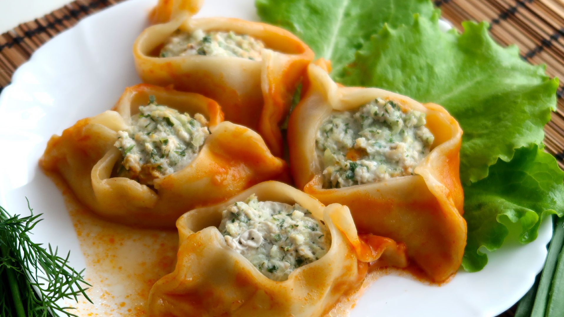 Лодочки из теста с фаршем на сковороде. Просто и вкусно.