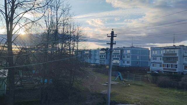 закат весенний в деревне, уютная деревенская жизнь