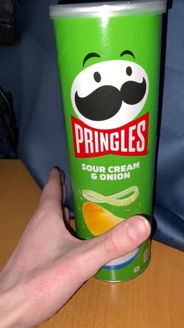 ПОЛЬСКИЕ ПРИНГЛС ВМЕСТО КАРТОШКИ ИСПОЛЬЗУЮТ КУКУРУЗУ_PRINGLES SOUR CREAM & ONION ЧИПСЫ СМЕТАНА И ЛУК