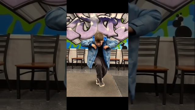 Веселые танцующие ДЕТИ.mp4