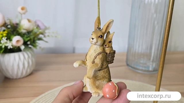 Ёлочная игрушка ЗАЯЧЬЯ ПАСХА, серия ЗАЙЦЫ ХАРЕС. МИЛОЕ СЕМЕЙСТВО, полистоун, 9 см, MCE40104-2