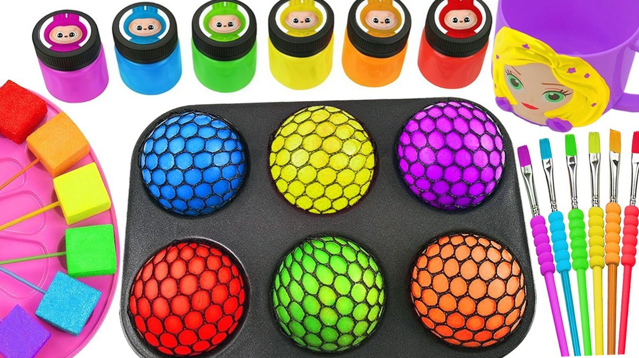 Мультики для детей. Играем с игрушками, кисточками в стакане и красками. Мультики для малышей