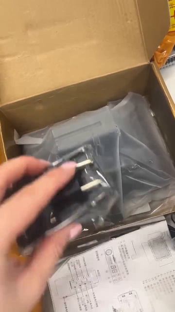 Распаковка видеосвета, смотрите другой рился, где обзор до/после освещения