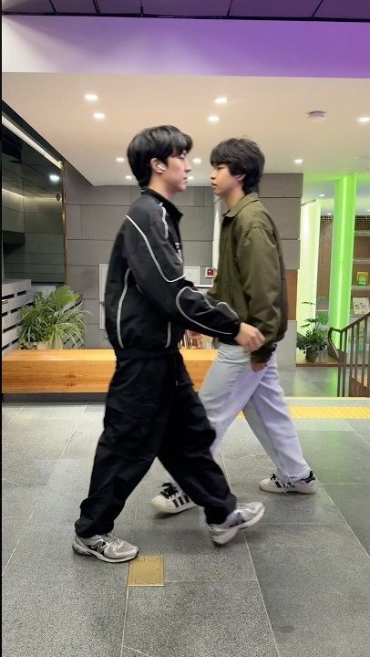 когда перепутали наушники ...