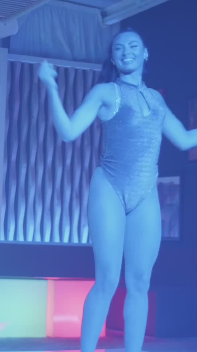 Syntheticsax - Go-Go Girls Dancing in night Club - House Music - Live Saxophone Record