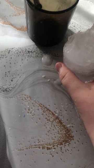 Ого я увидел что можно делать изо льда стаканы.