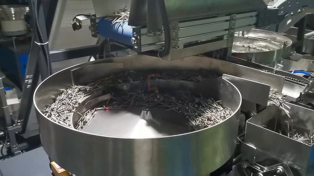 Упаковочная машина для винтов с двойным весовым дозатором