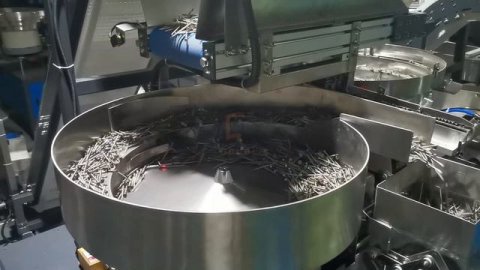 Упаковочная машина для винтов с двойным весовым дозатором