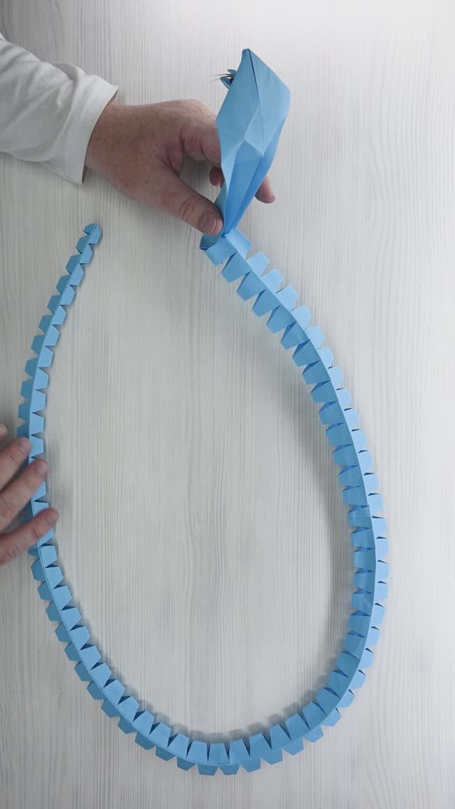 Кобра из бумаги
