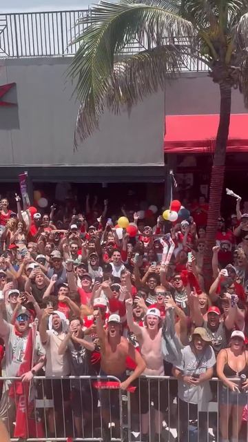 THE PEOPLE LOVE THEIR CAPTAIN!