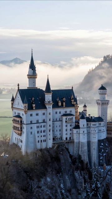 Замок Нойшванштайн: История и Красота #замок #путешествия #фотография #архитектура