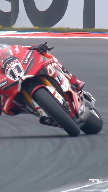 Булега и Лекона в заносе на первой гонке   Голландия 2026