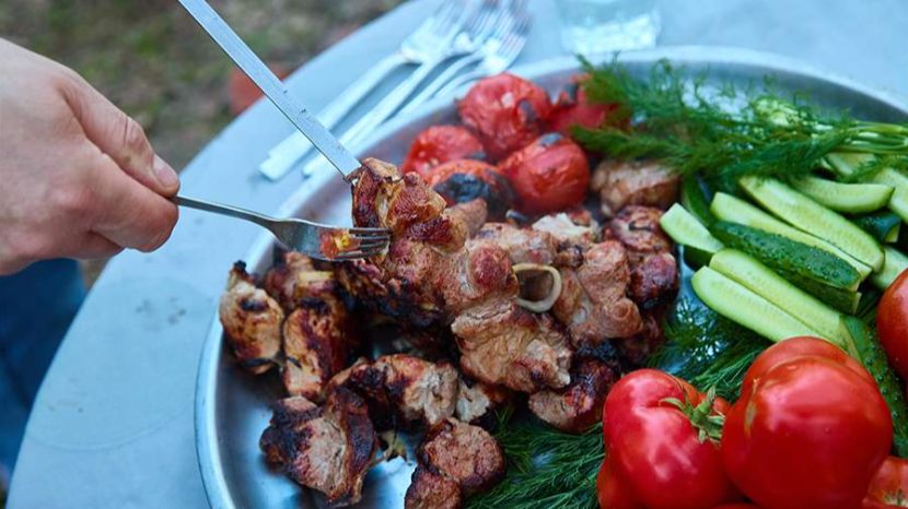 Россиянам назвали главную опасность майских шашлыков