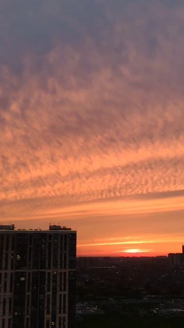 Необычная облачная рябь на закатном небе над Краснодаром.