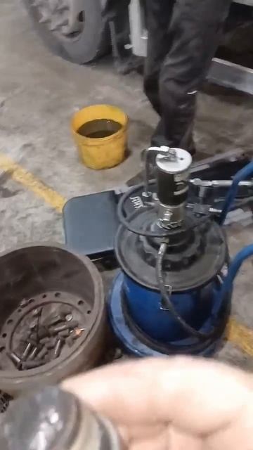 Замена масла в коробке передач грузовика  ремонт и обслуживание КПП в ATG