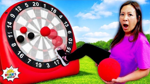 Мальчики vs  девочки: гигантские дротики с кик-данком и другие гигантские игры!